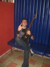 Fabian "fastfingers"Guitarras y voz profile picture