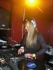 DJ lucy lou profile picture