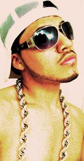 MeXiCaN-CoLoMbIaN Boii AnD WhAtT!! isS BaCk... profile picture