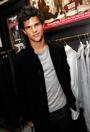 Taylor Lautner Dazzled Fans! profile picture